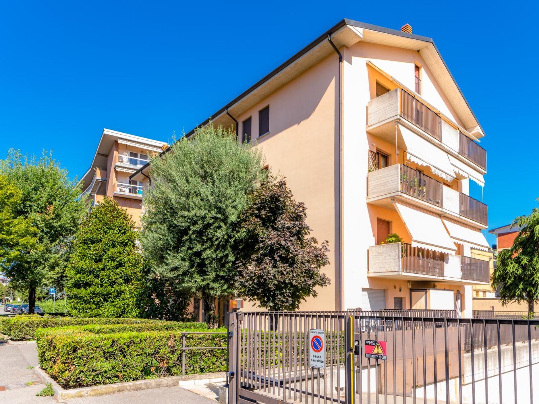 Appartamento [Bergamo-Università] Wi-Fi, Netflix, Modern house Esterno foto